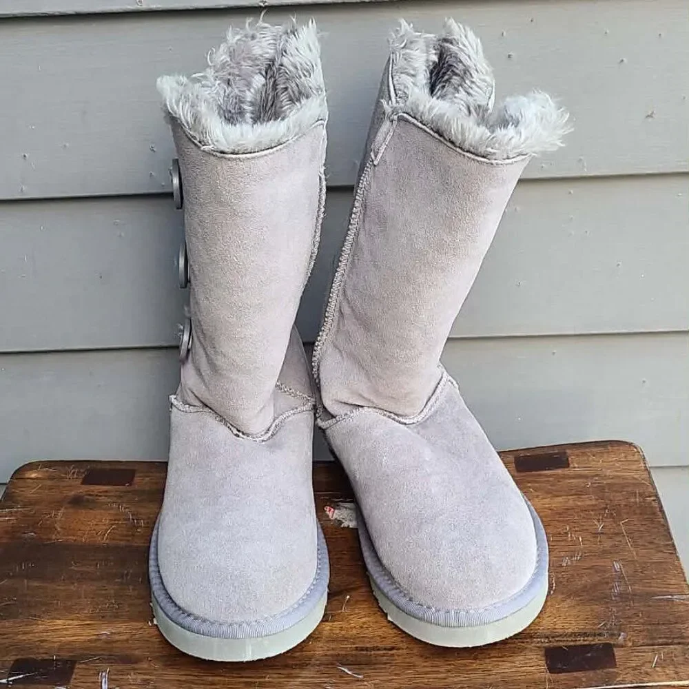 UGG Australia Gray Suede Triplet Bailey Button Boots size 8